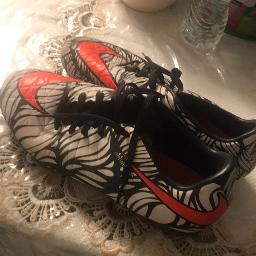 Im selling this neymar soccer shoes